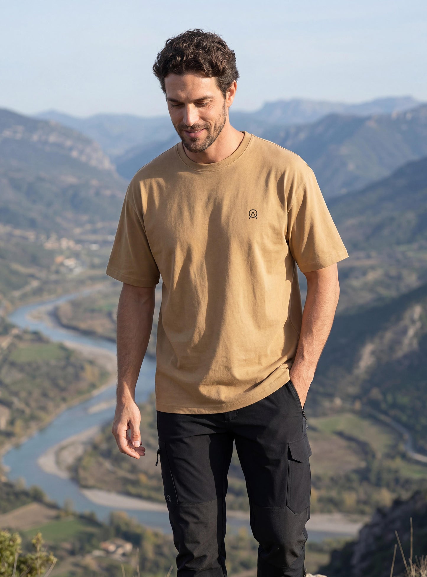 Polera Estampada Hombre Pumalín color mostaza