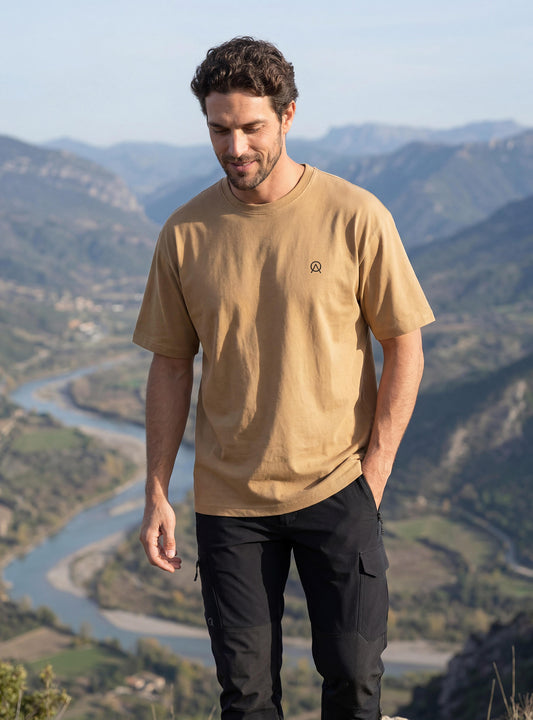 Polera Estampada Hombre Pumalín color mostaza