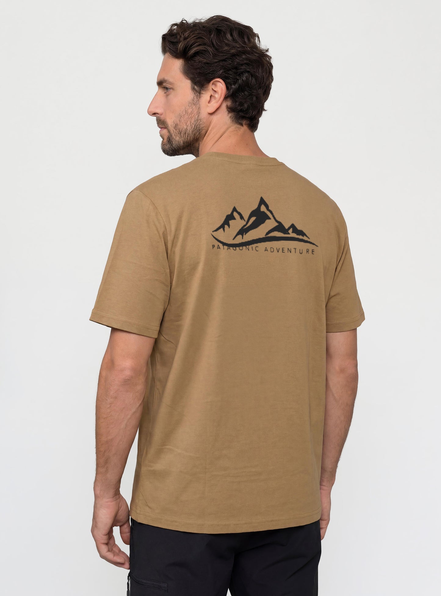Polera Estampada Hombre Pumalín color mostaza